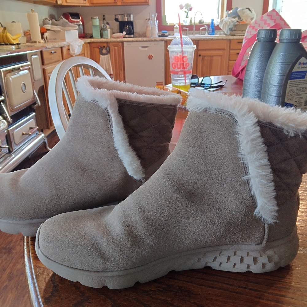 Sketchers On The Go Boots